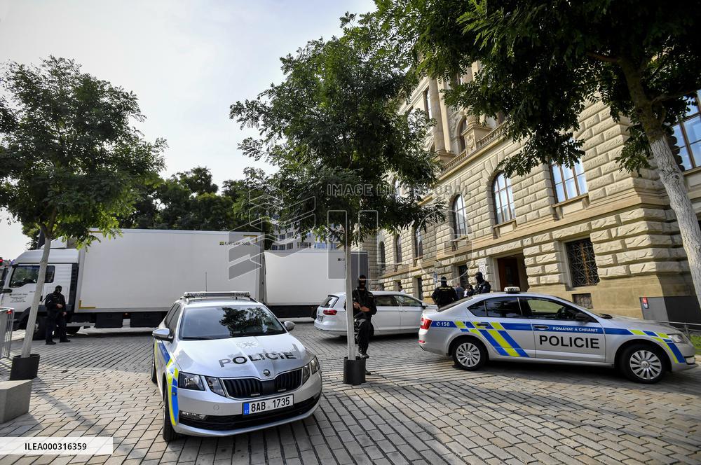 Kings of the Sun exhibition, exhibits, transportation, supervision of the police