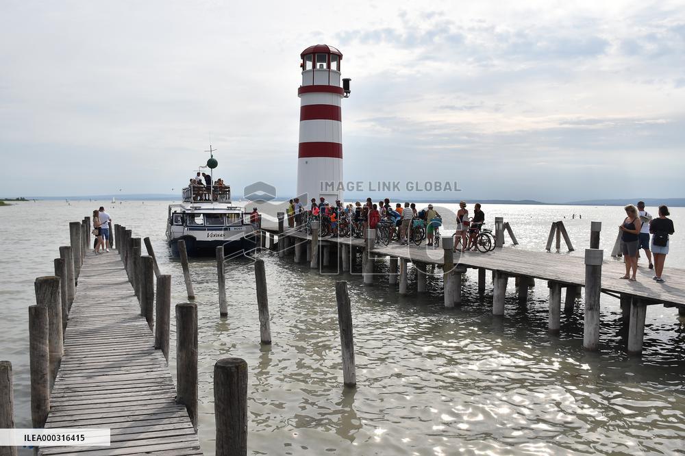 Podersdorf am See, Neusiedler See, tourist, Lake Neusiedl, cyclist, boat