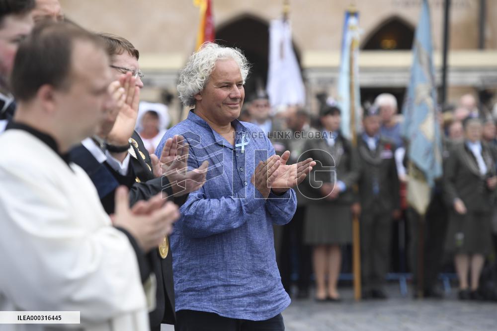 Petr Vana, Blessing of a replica of the Marian column in Prague