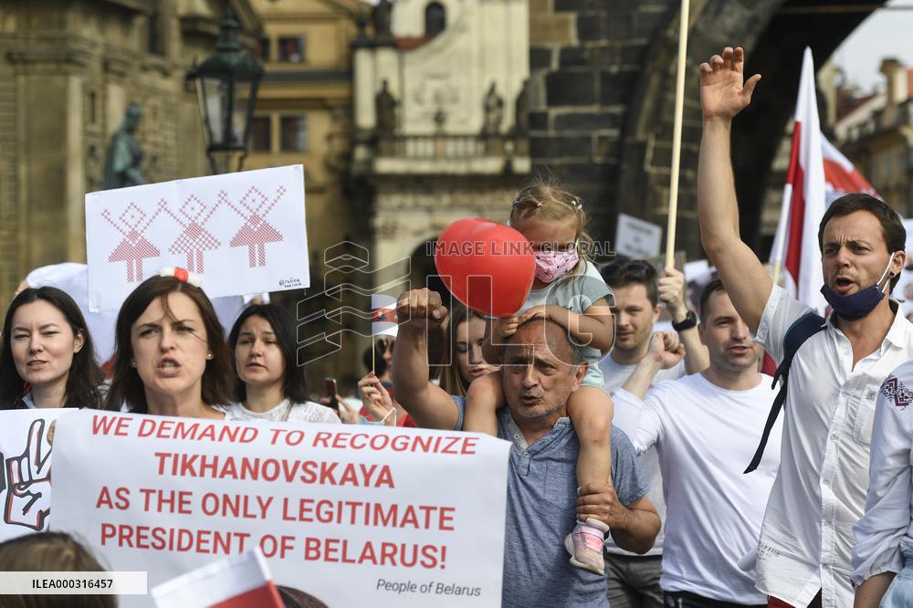 Crowds in Prague, express solidarity with Belarusian protest, people, rally
