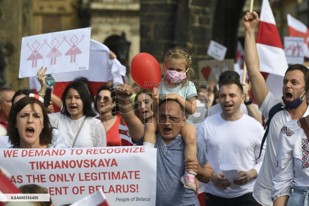 Crowds in Prague, express solidarity with Belarusian protest, people, rally
