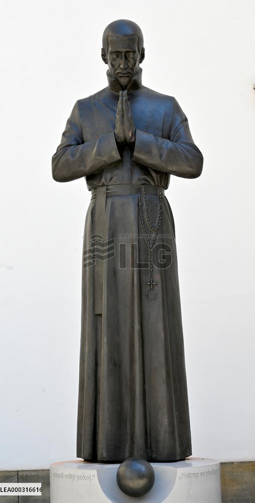 installation of statue of priest Martin Streda