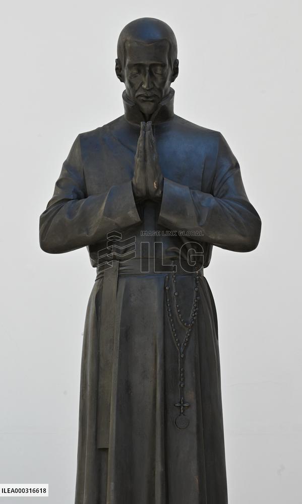 installation of statue of priest Martin Streda