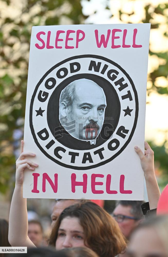 Crowds in Brno, express solidarity with Belarusian protest, people, rally