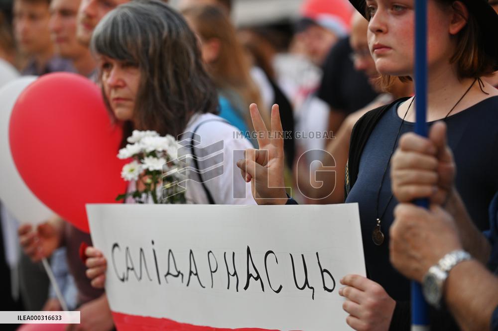 Crowds in Brno, express solidarity with Belarusian protest, people, rally