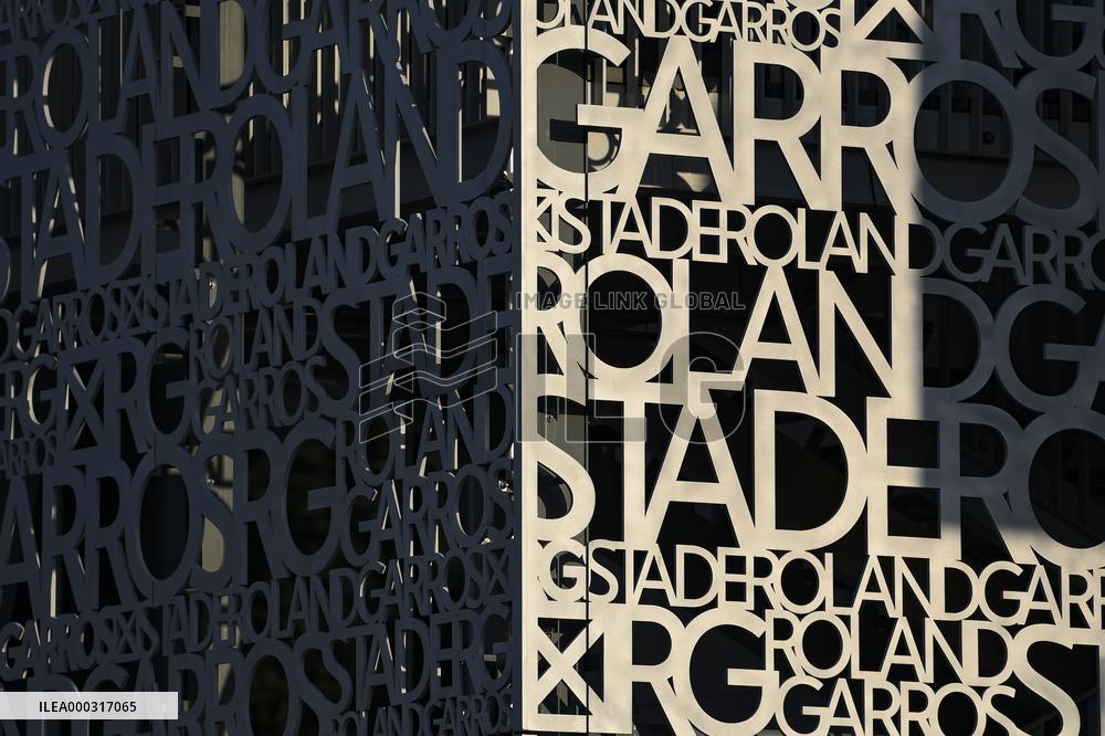 Visitors, Philippe Chatrier center court, Roland Garros stadium