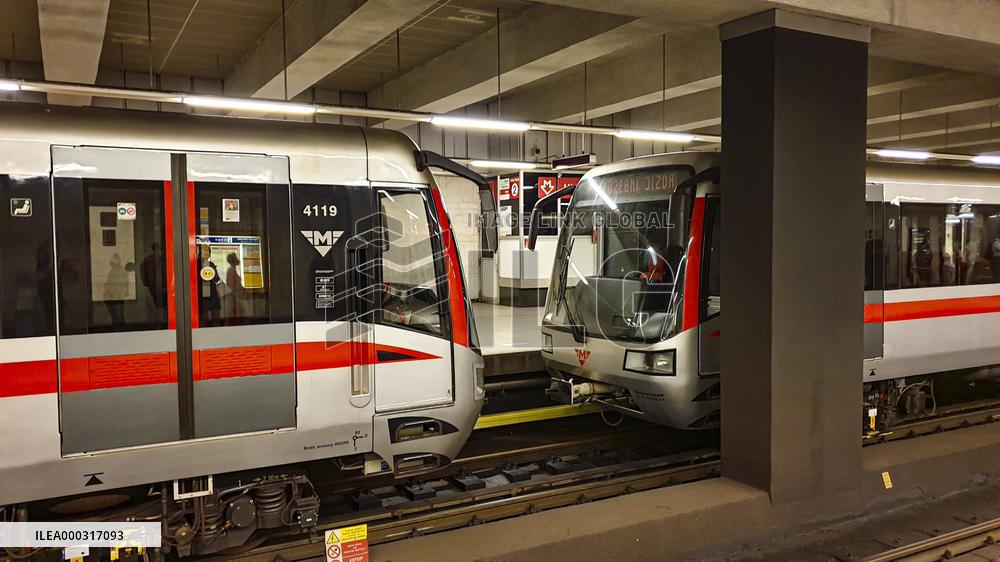 Metro, train, station, maintenance