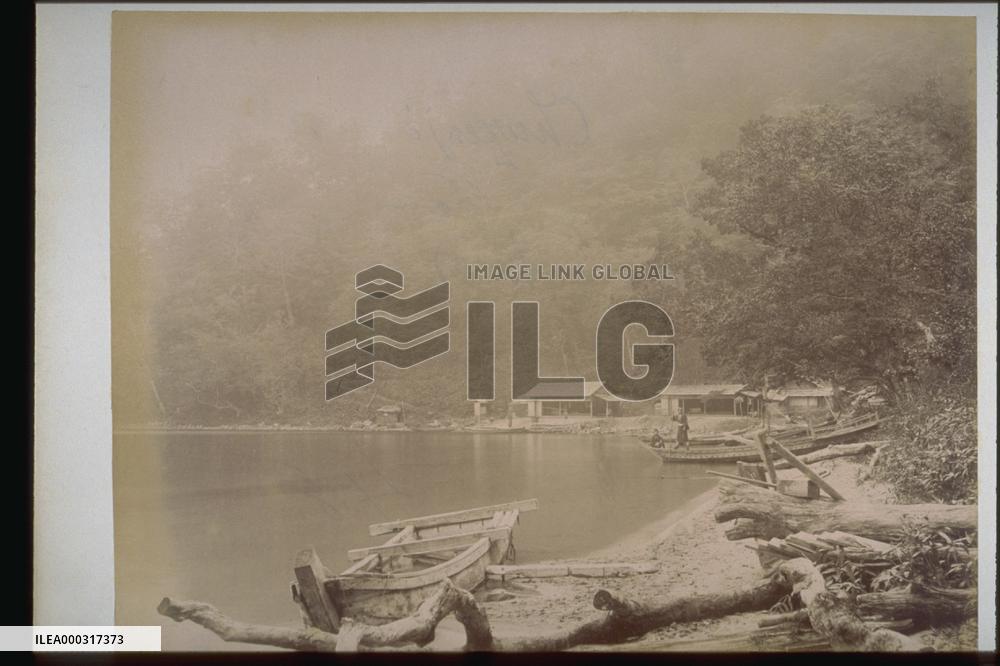 The shore of Lake Chuzenji