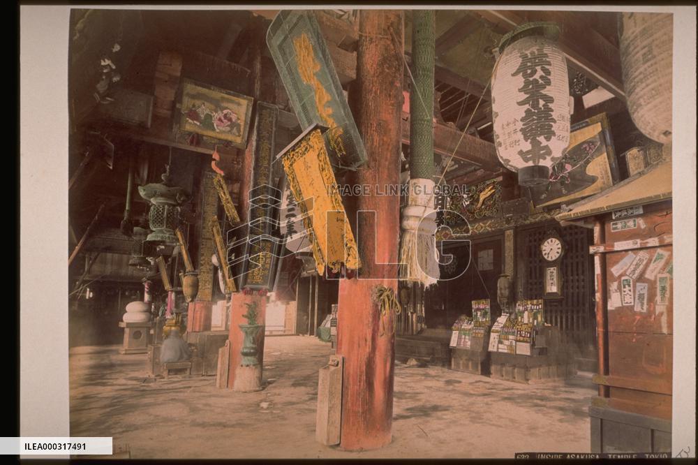 Inside of the main building of sensoji temple