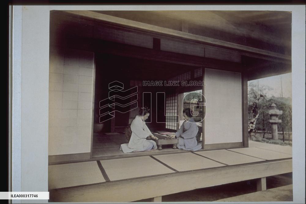 Women playing go,japanese chess