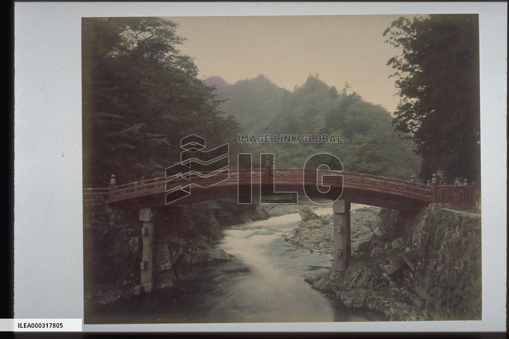 Shinkyo Bridge,the Daiyagawa River