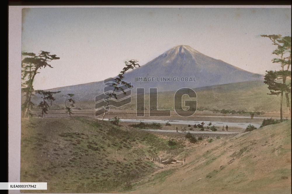 Mt. Fuji seen from Kashiwabara