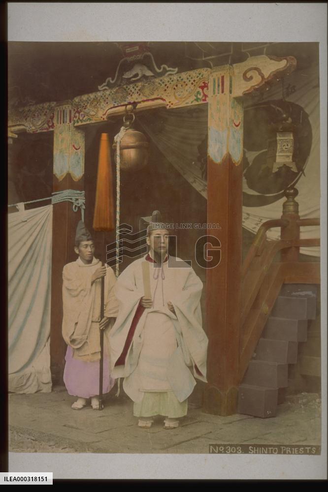 Shinto priests