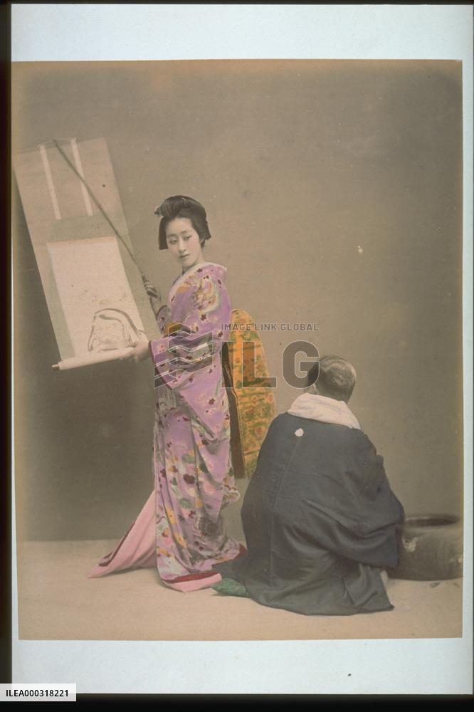 Woman hanging kakejiku,a hanging scroll