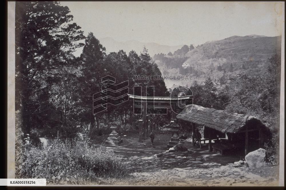 Byobu torii gate at the approach to hakone shrine
