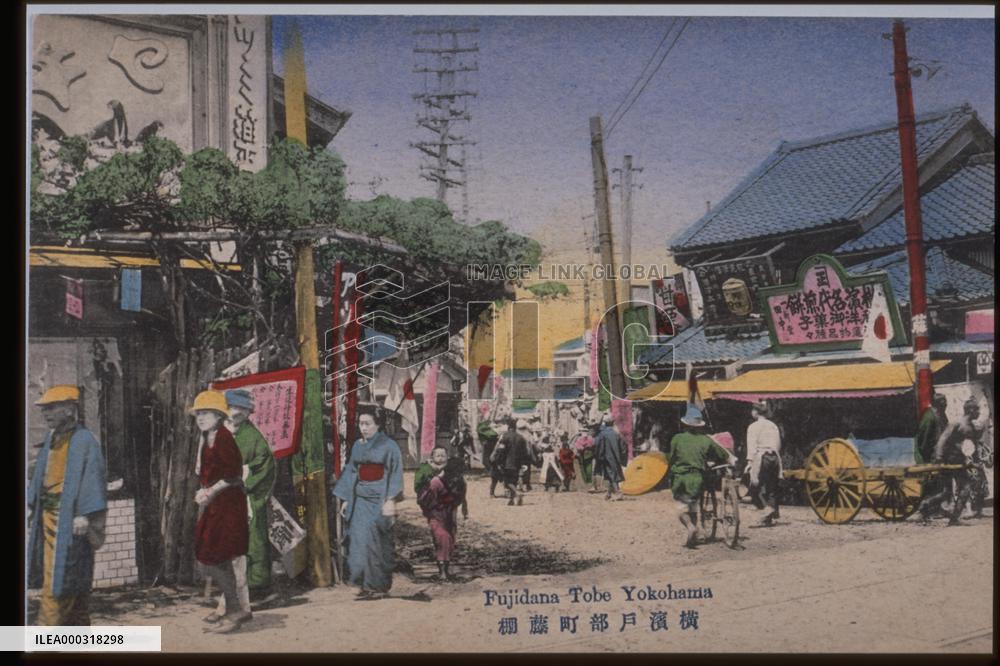 Wisteria trellis at YOKOHAMA tobemachi