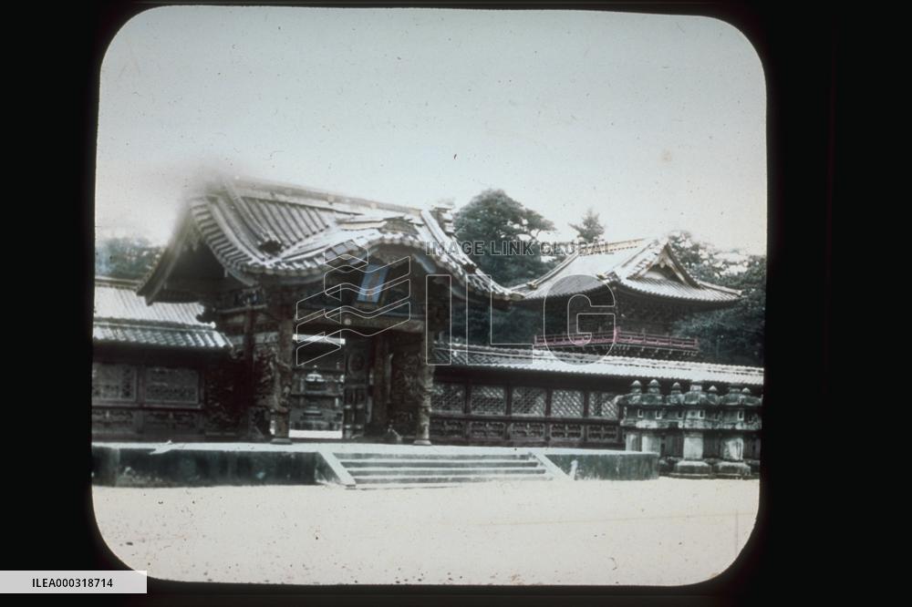 The Chokugaku-mon Gate of Yusho-in Reibyo, Zojoji Temple, Shiba