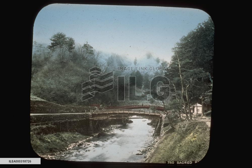 Shinkyo Bridge,the Daiyagawa River