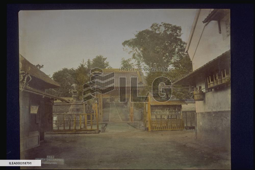 Sanmon of Seijokoji Temple in Fujisawa