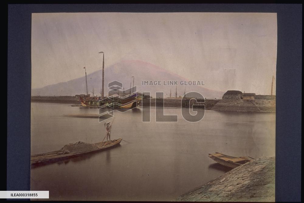 A view of Sakurajima Volcano from the harbour
