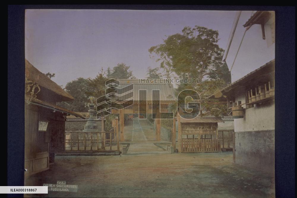 Sanmon of Seijokoji Temple in Fujisawa