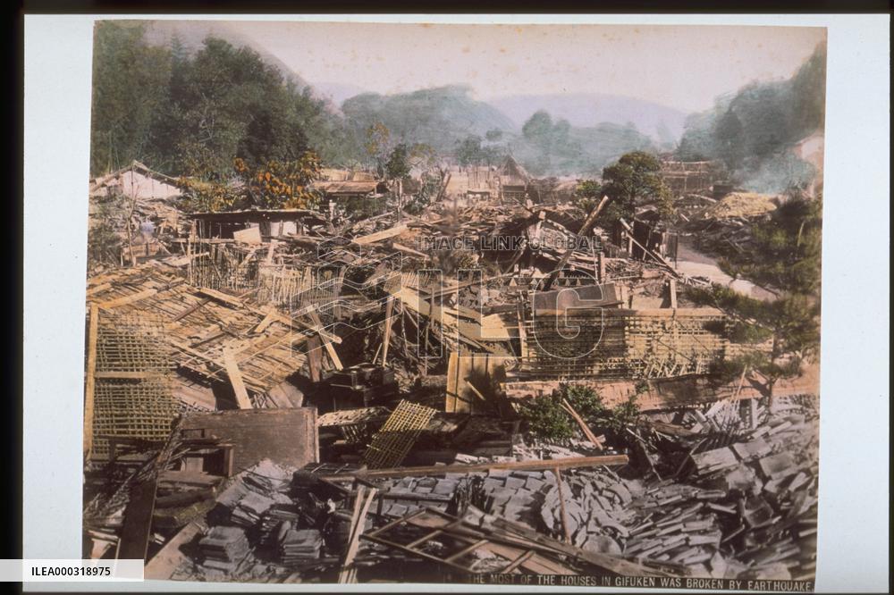 Great Nobi Earthquake (devastated village)