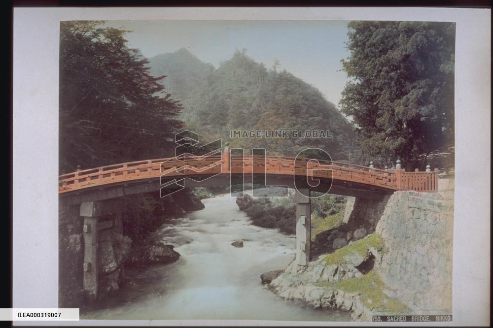 Shinkyo Bridge,the Daiyagawa River