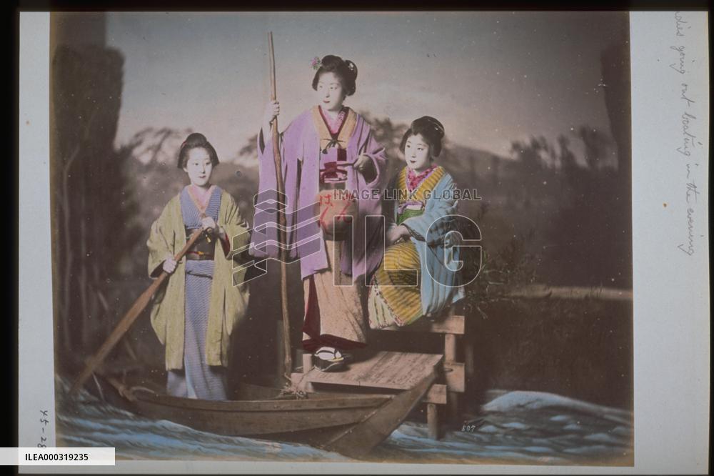 Women going on board from the pier