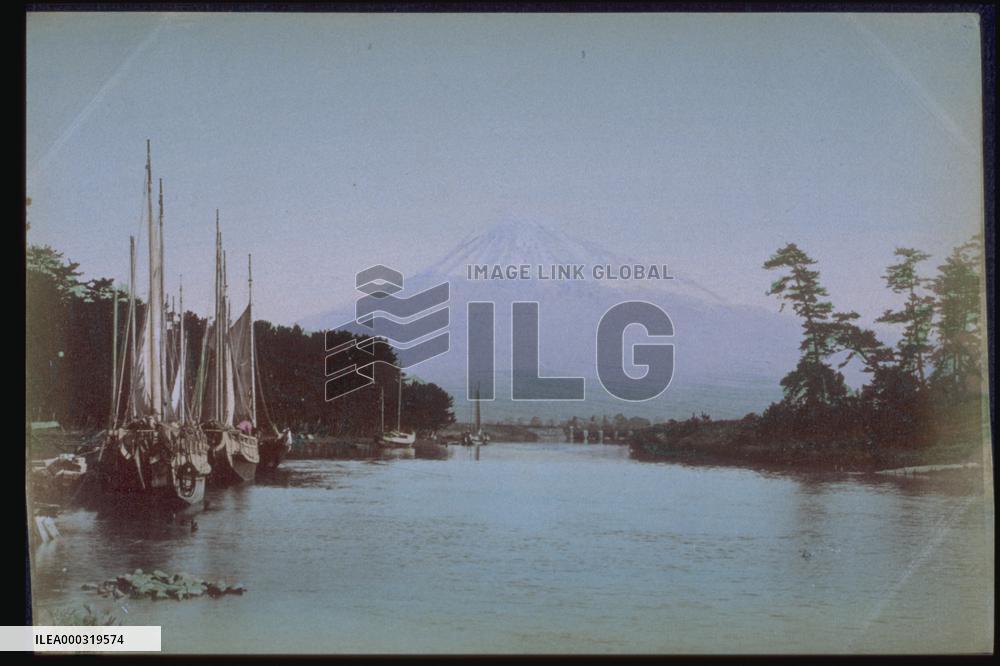 Mt. Fuji seen from Numakawa,Tokaido Road