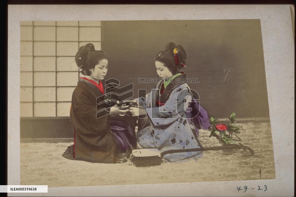 Girls playing ayatori