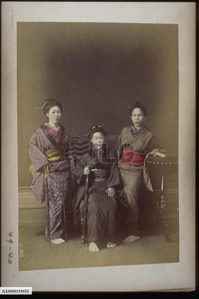 Women holding Western-style umbrellas