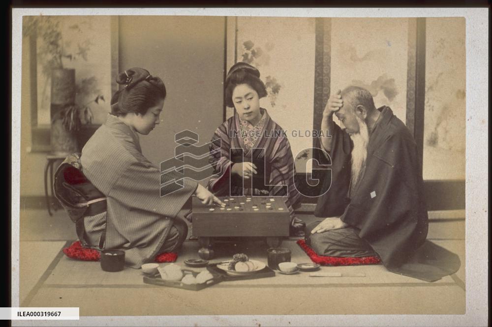 An old man and girls playing go
