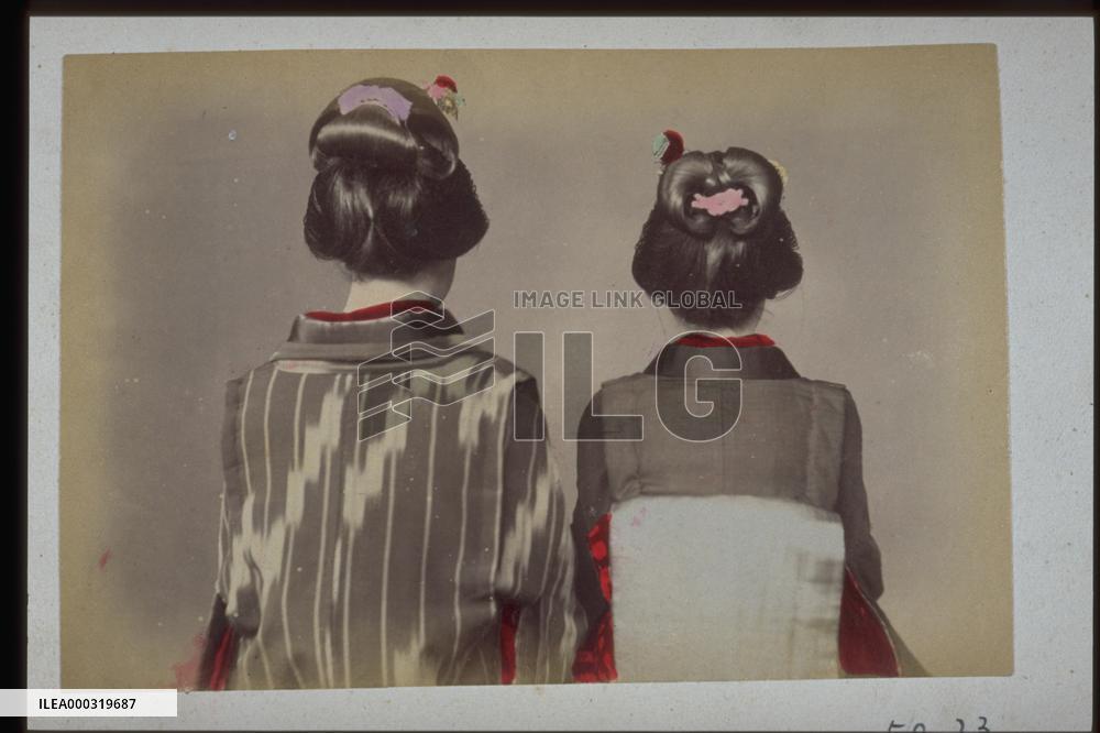 Hairdos of two woman seen from the back