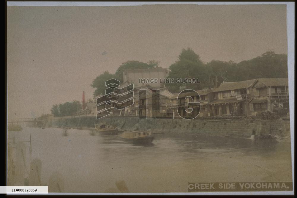 Motomachi and Tanido-bashi Bridge seen from the foreign settlement