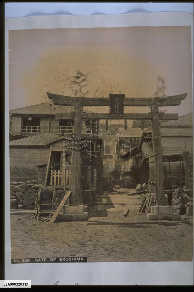 The torii gate of Enoshima Shrine