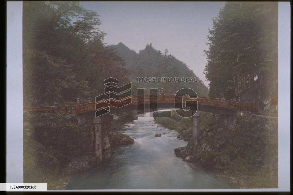Shinkyo Bridge,the Daiyagawa River