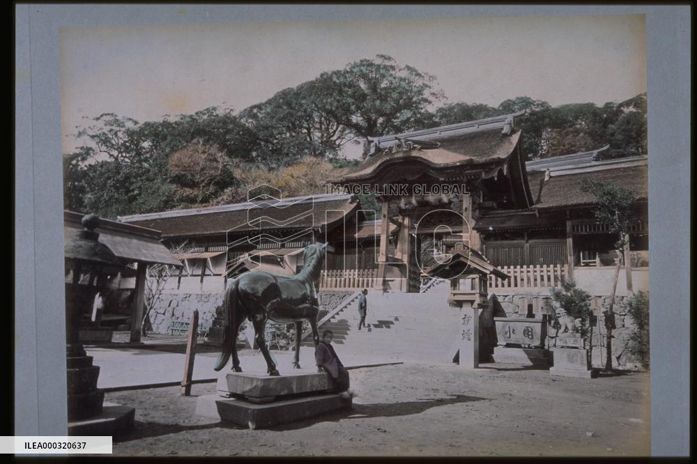 A bronze horse at Suwa Shrine