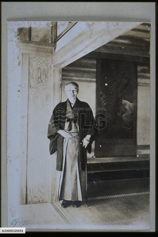 Okuma Shigenobu in traditional attire