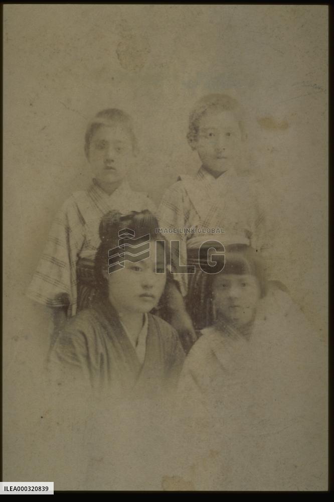 A mother and her children (the Amakasu family)