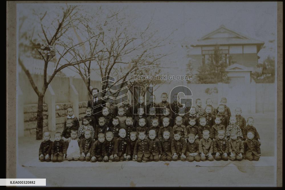 Entrance ceremony at Izumi Elementary School