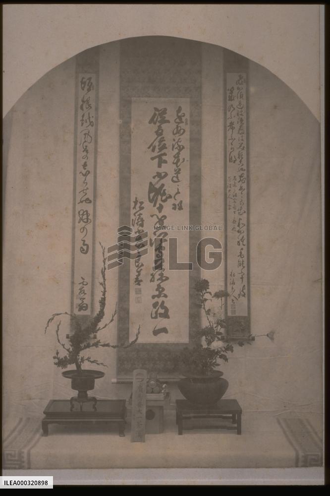 Tokonoma (an alcove)