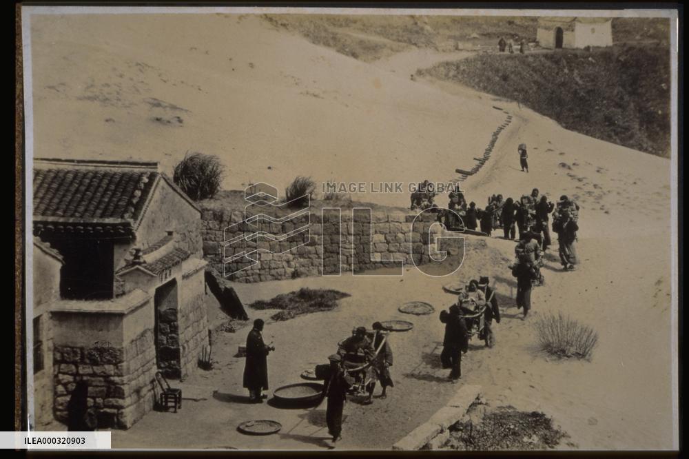 Visitors ascending a mountain road on a gyoshi