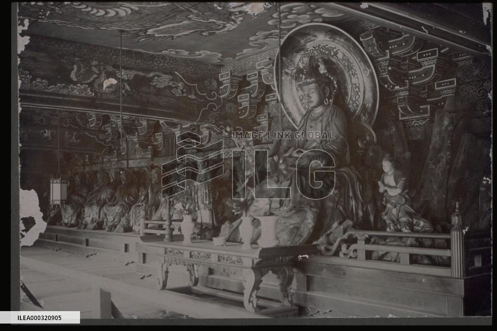 An image of Buddha at the top of Sanmon Gate Building,Chion-in Temple