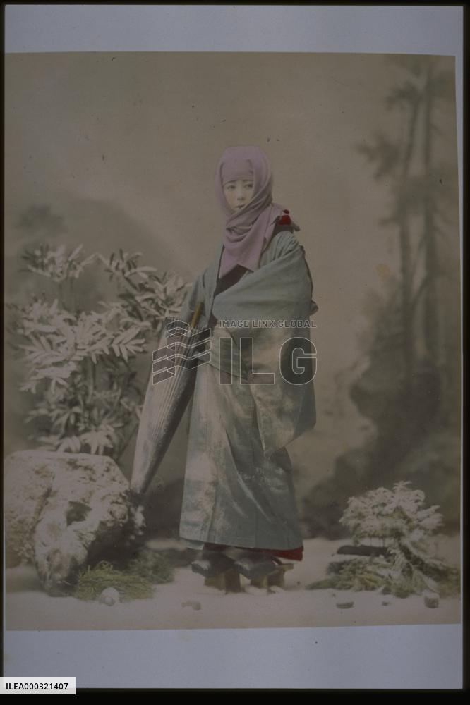 A woman wearing a hood of nobility