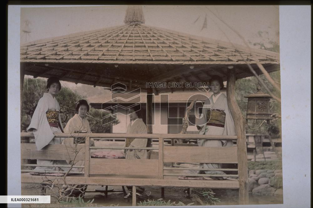 Women in Okano Garden