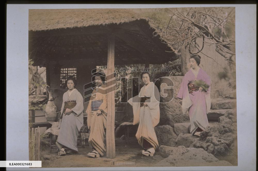 Women in Okano Garden