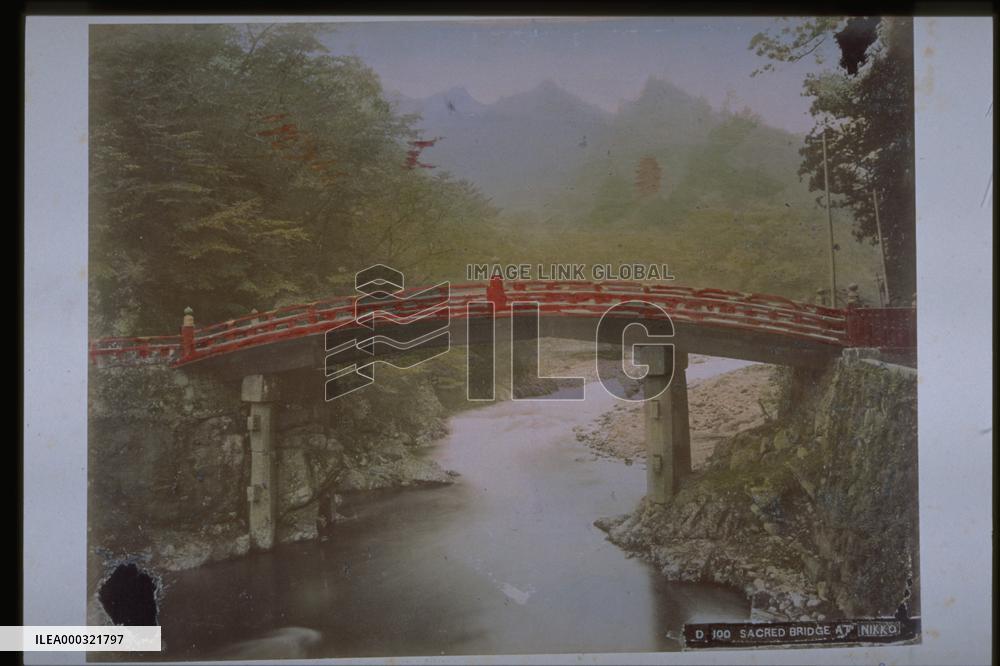 Shinkyo Bridge,the Daiyagawa River
