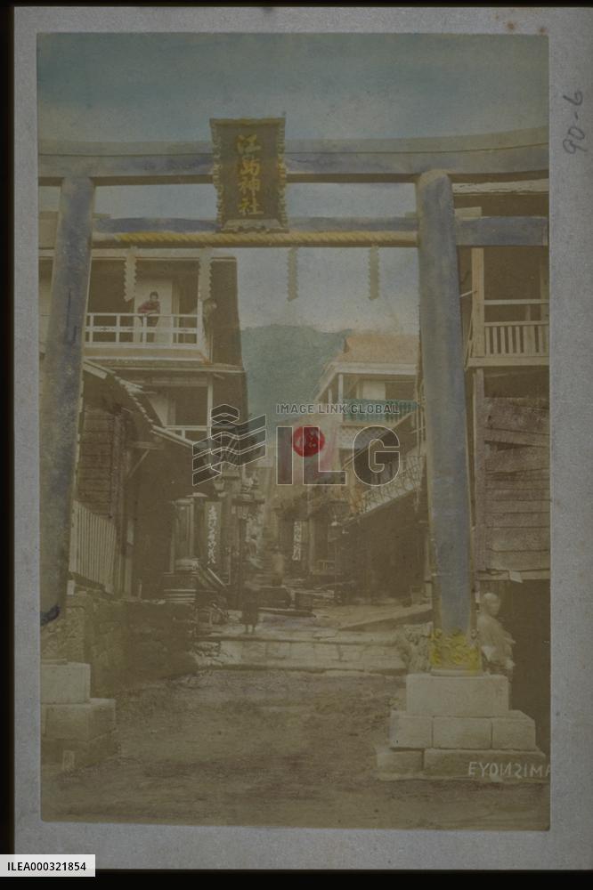 The torii gate of Enoshima Shrine