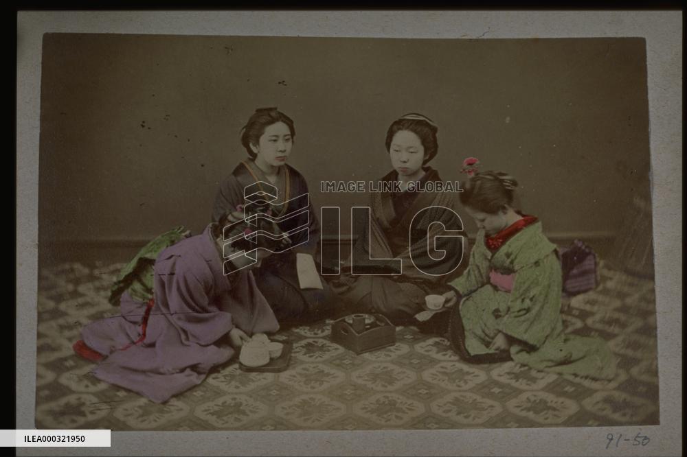 Women making tea