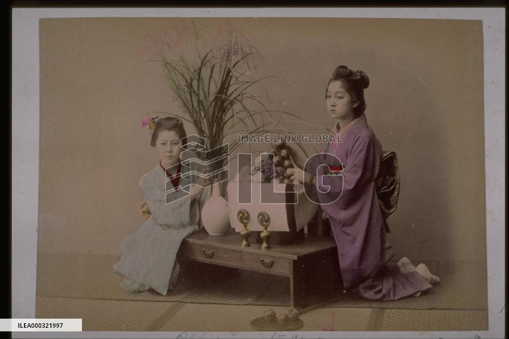 Oblations for moon viewing